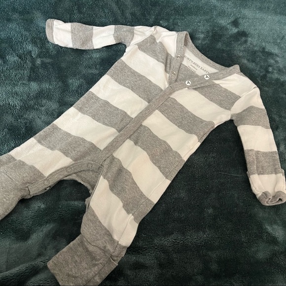 🔶 3 for $15 Burt’s Bees Onesie - Picture 3 of 5